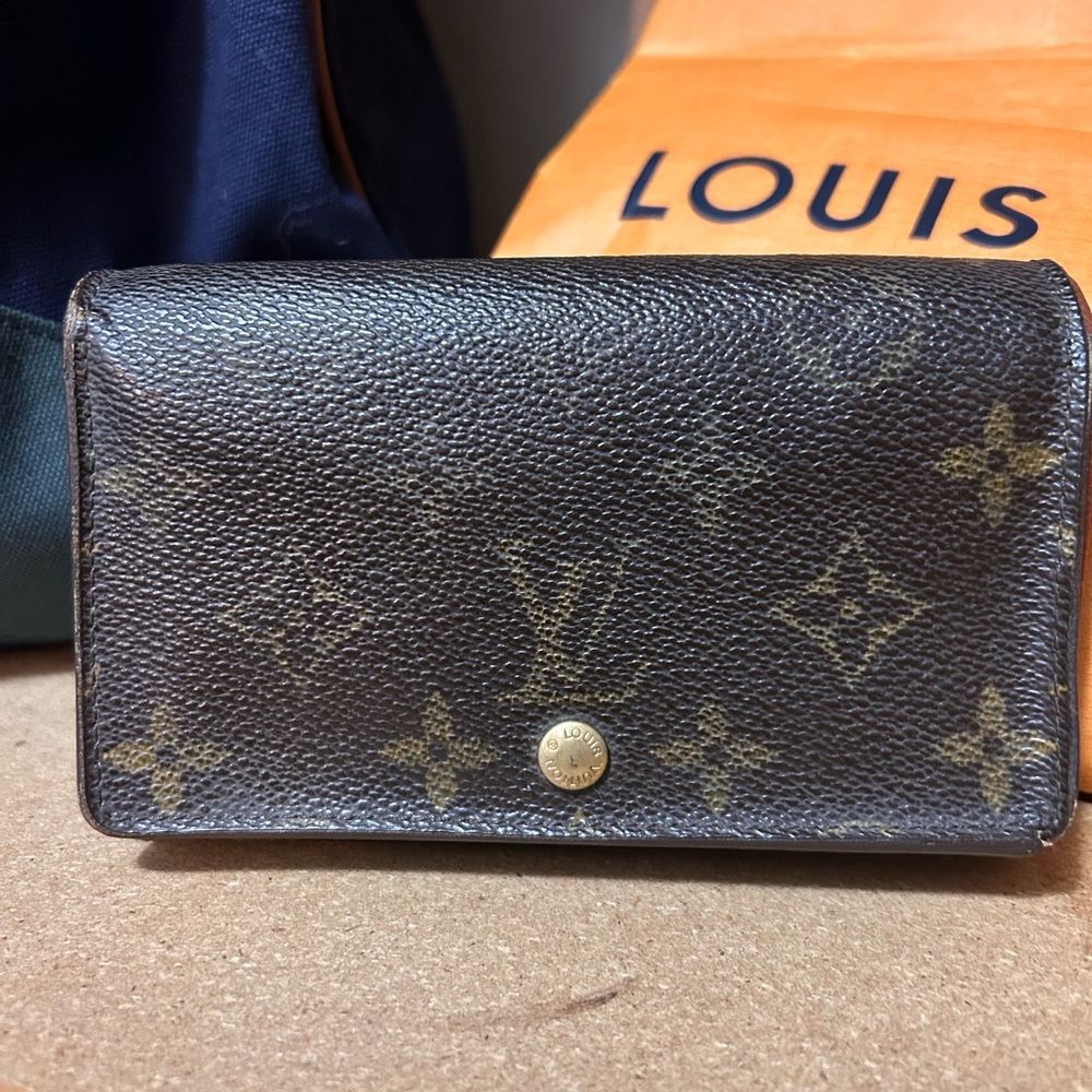 Louis Vuitton Small Monogram Wallet • Authentic • Good Vintage Condition • COA